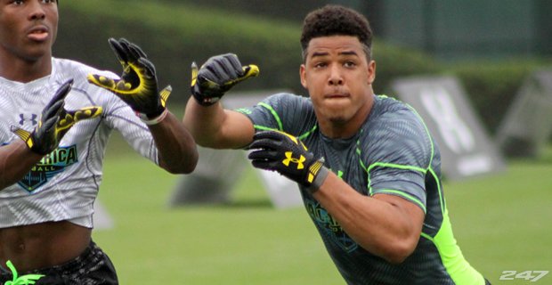 Horns247's tweet photo. Breaking: UT picks up a commitment from the nation's No. 1 safety Brandon Jones. #HookEm: https://t.co/YOKsmLgAEW https://t.co/TgjU1hUsH7