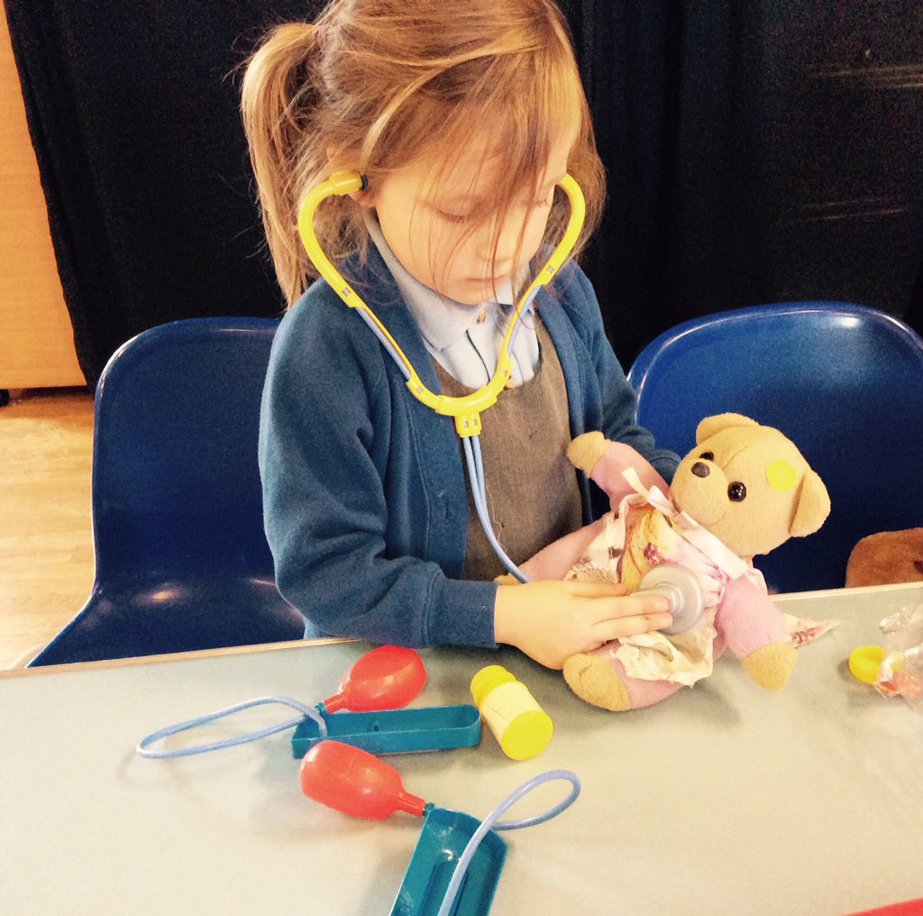 Think these teddies need a 'pawscription' @UniofNewcastle...can anyone help? #doctorsinthemaking #teddybearhospital