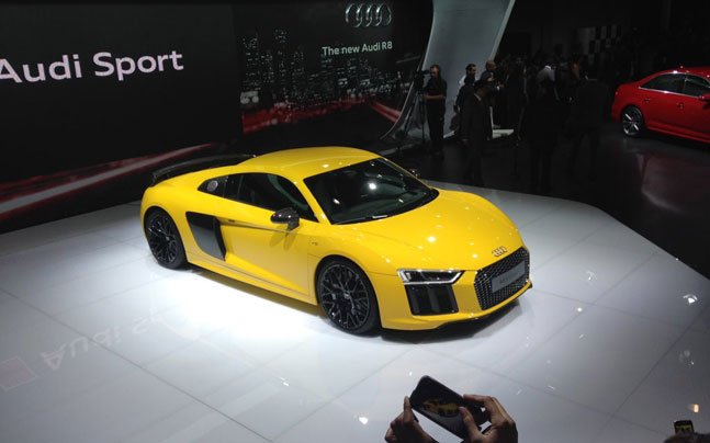 IndiaToday's tweet photo. .@AudiIN launches new #R8V10Plus for Rs 2.47 crore #AutoExpo2016 https://t.co/bQMiEnirEQ https://t.co/OM14mIxymt
