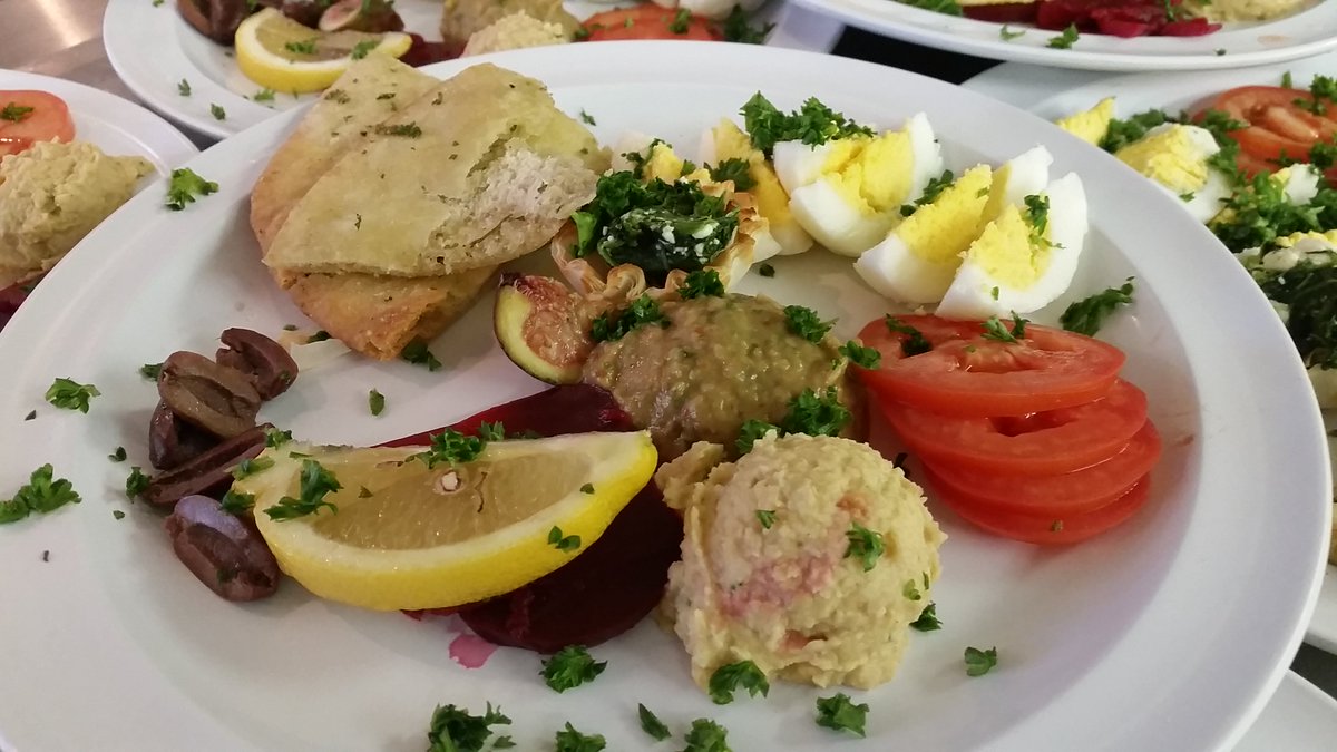 tnsdining's tweet photo. #breakfast4lunch How the Egyptians eat breakfast! Thanks to the kids for giving everything a taste! https://t.co/eyeNf8uYkA