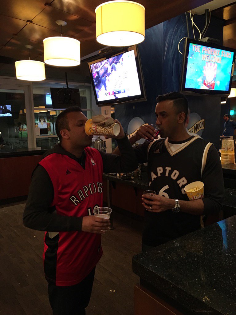 onDboat's tweet photo. Halftime unlimited popcorn & merlot @Raptors game in Phoenix in #bluemoonclub @shanxonline #Raptors #rtz https://t.co/2yIGeTjYY1