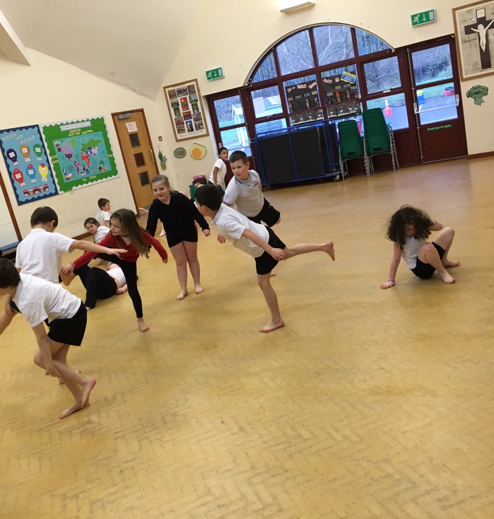 StStmargaretsrc's tweet photo. Dosbarth Porffor - Moving, balancing and listening - improving skills across the curriculum @playlearnplay @BhhsPE https://t.co/oIwTHo7gA7