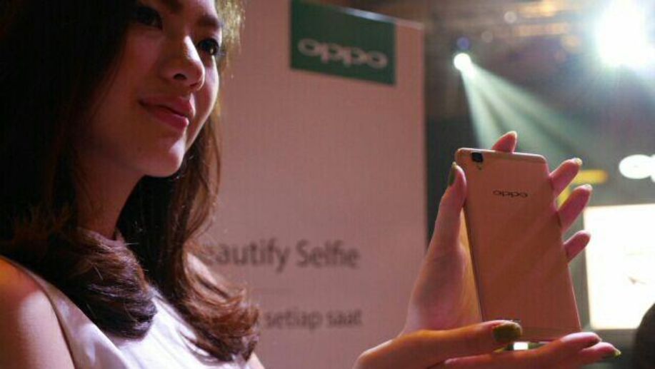 detikcom's tweet photo. LIVE BLOG! Peluncuran Oppo F1 https://t.co/kc0SnXpPkp via @detikinet https://t.co/iHeGxBFuHs