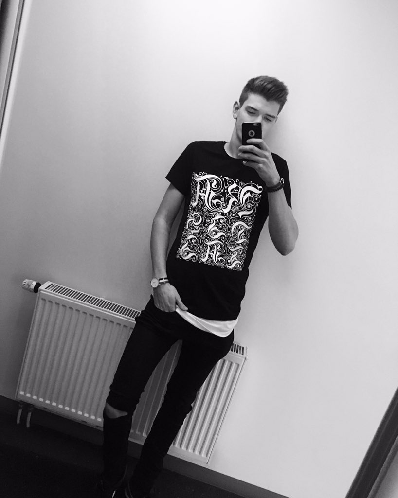 LelysIgnas's tweet photo. Selfie! #selfie #lithuania #vilnius https://t.co/M7OhWkr72v