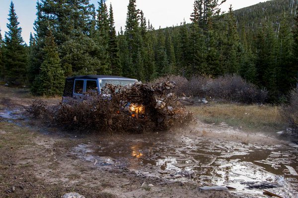 Jeep's tweet photo. Who needs soap and water when you can have a mud bath? https://t.co/wBoOJEiY7m
