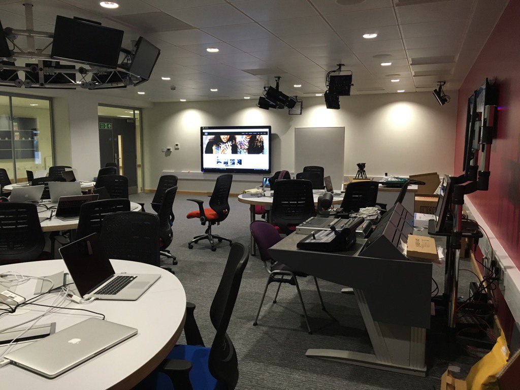 journalism_lond's tweet photo. #newsroom best facilities for #journo training in the country #elephantstudios https://t.co/ROILvQXuaW
