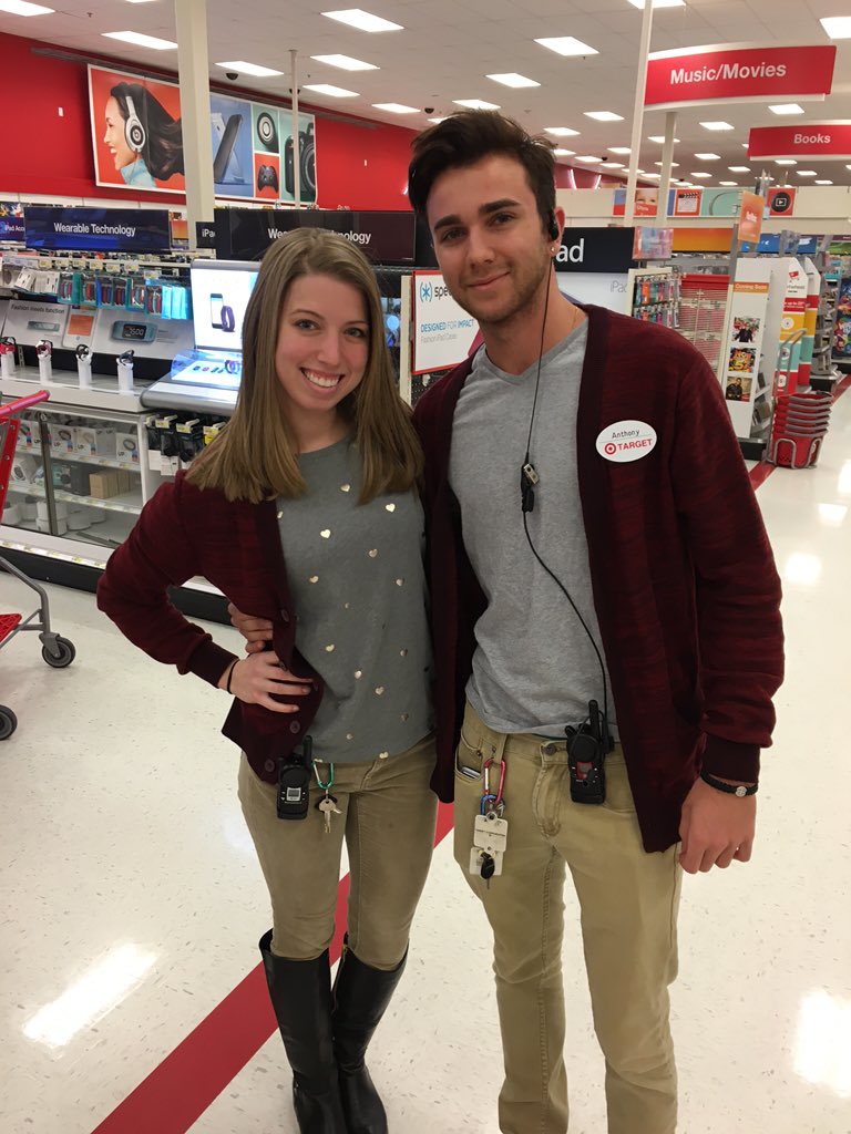 Nice cardi, Ant! Obviously great minds think alike! #bestteaminretail <a href="/lechevarria44/">Luis Echevarria</a> <a href="/CroceLynn/">Lynn Croce</a> <a href="/LaurenBugay/">Lauren Bugay</a>