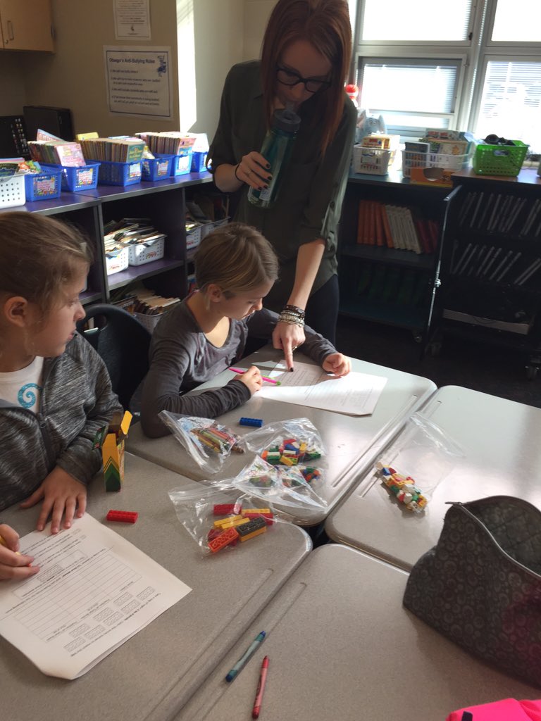 OtsegoGrade3's tweet photo. Learning fractions with Legos. #MrsSeeger #OtsegoKnights #OESbest https://t.co/ePHZk9IeOI