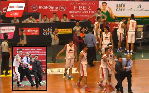 Jadi tiba2x kangen sama coach Tjetjep nieh...<a href="/ainurohman/">A. Ainur Rohman</a> <a href="/mainbasket/">Majalah Mainbasket</a> <a href="/npujiastuti/">puji tje2pfirmansyah</a>  great moment with him...