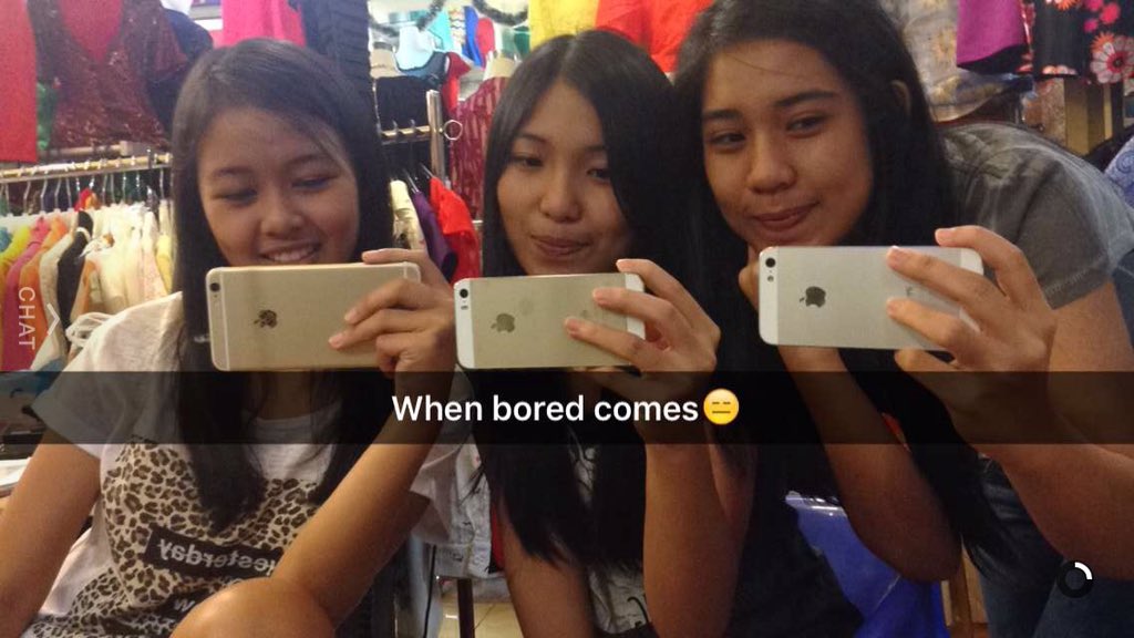 com_windy's tweet image. when you're in the middle it mean something👩‍👩‍👧