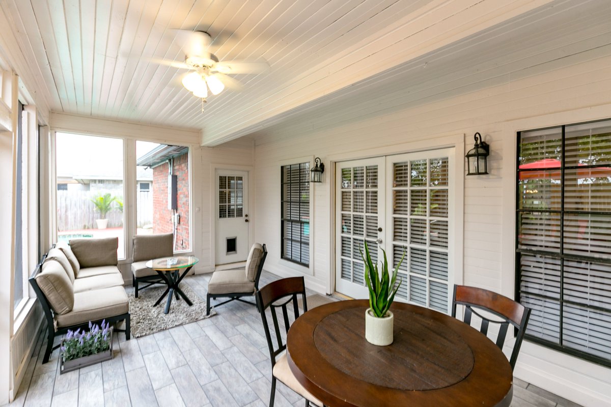 CORECoastRealty's tweet photo. Entertain in style in this home that just hit the market! #CorpusChristiRealEstate https://t.co/BXWaryeHAr
