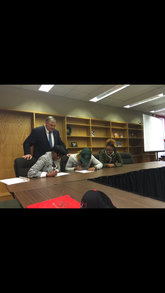 Dcooper_15's tweet photo. SRU #ROCKBOY 🏈🏈 https://t.co/jv3VXr4gQE