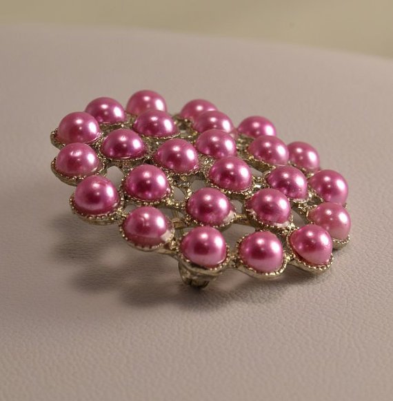Chic_Mouse's tweet photo. @Bekis_Beads https://t.co/xHtcA9UigR #craftsesh #etsyppt #pinkpearl #pinkbrooch #springfashion #easterbrooch https://t.co/UoX5Xrz1wU