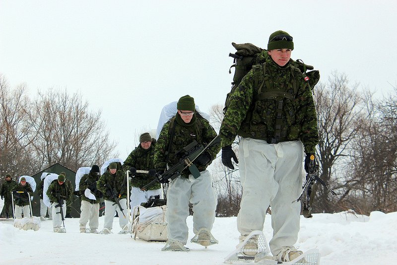 Armeecanadienne's tweet photo. RT @33_gbc: The Ontario Regiment s’exerce à la guerre en hiver pendant l’ex ARCTIC LYNX https://t.co/uzPI9yGnA1 https://t.co/5segXJkzuf