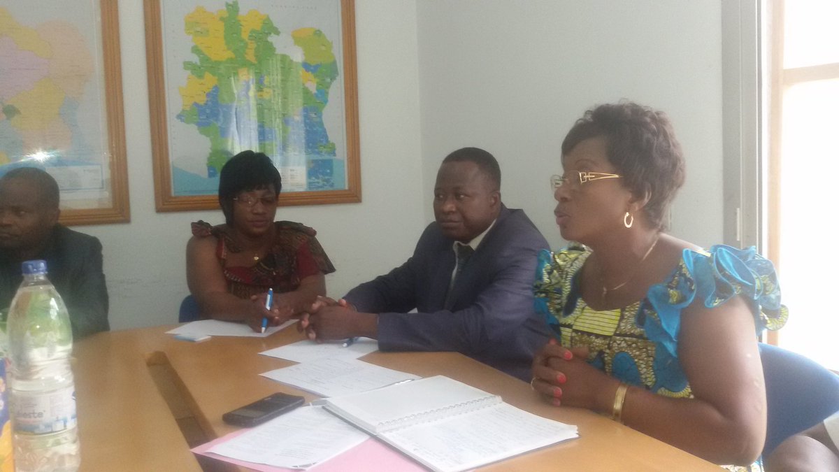 kevinado03's tweet photo. Signature du code de bonne conduite des partis politiques le FPI s'engage #civ2015 #civ2016 #civ @NDI @civelections https://t.co/AwMi2cPFCD