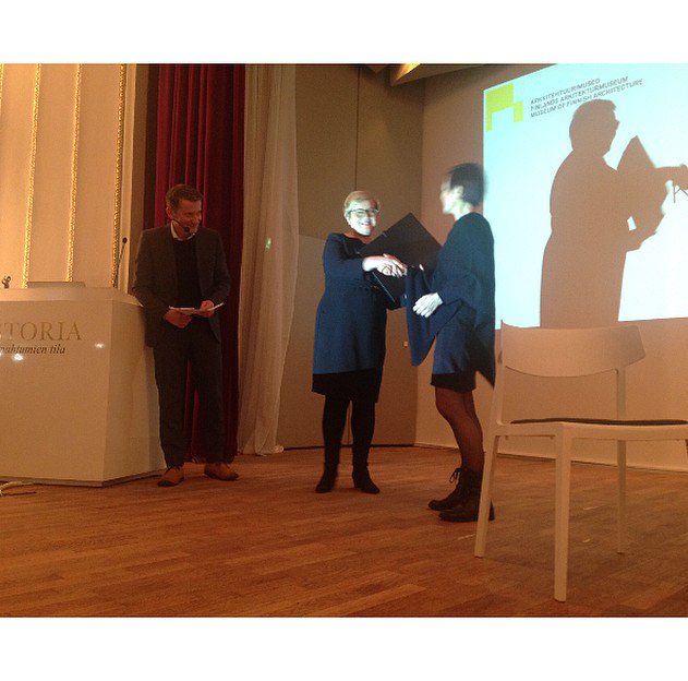 MFA_fi's tweet image. #RajaltaKotiin -kilpailun voittajatyöt luovutettiin kunta- ja uudistusministeri Anu Vehviläiselle #ArchDay