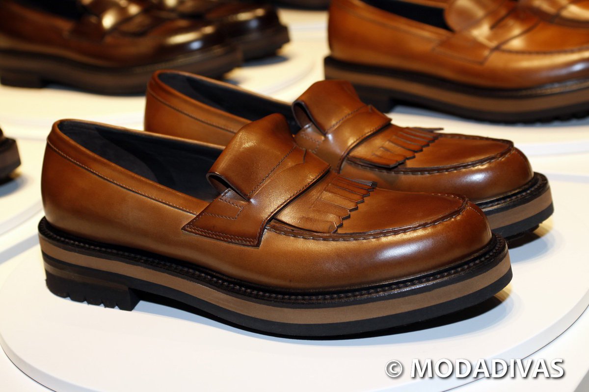 Modadivas's tweet photo. @FrRossetti menswear #FallWinter201617 Collection
https://t.co/RBU6081AOJ https://t.co/EfABtb7T4s