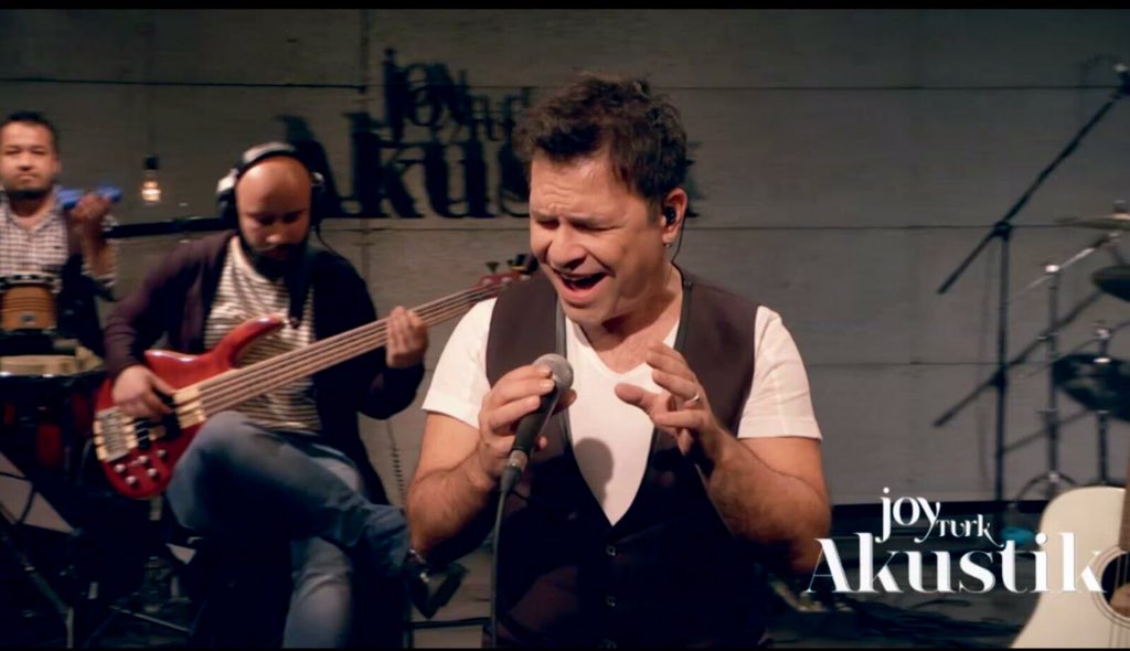 JoyTürkAkustik performansımız bugün 19:00'da radyoda yayında. Video için karnaval.com/radyolar/joytu… <a href="/joyturkakustik/">JoyTurk Akustik</a>