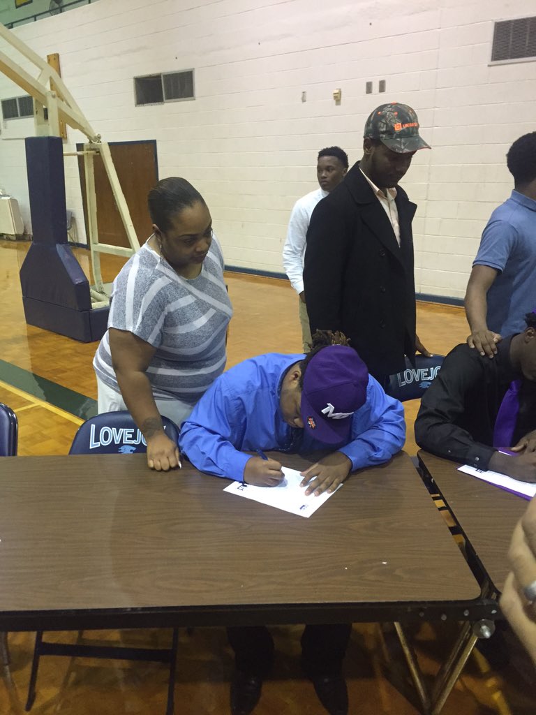 IAM_AFoo's tweet photo. It's official now #KnightLife16 π₯π @CoachTrist @mock1230 @CoachBraytonMGA https://t.co/qd2HRyCqKm