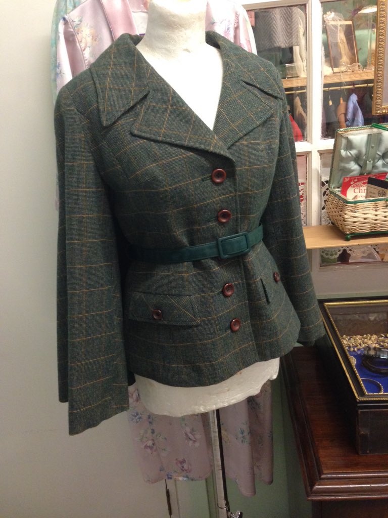 valeriemoonuk's tweet photo. New vintage at Valerie Moon Vintage shop #woodstreetmarket #Walthamstow #e17 https://t.co/bgYgcGnIki