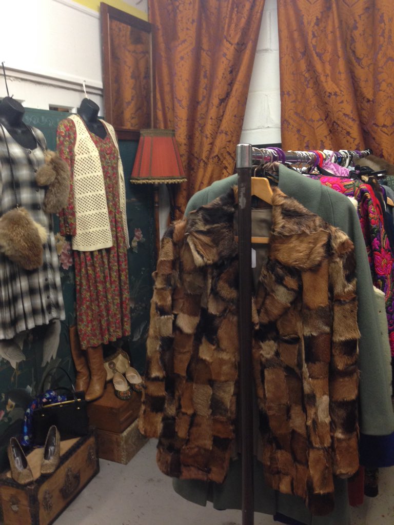 valeriemoonuk's tweet photo. New vintage at Valerie Moon Vintage shop #woodstreetmarket #Walthamstow #e17 https://t.co/bgYgcGnIki