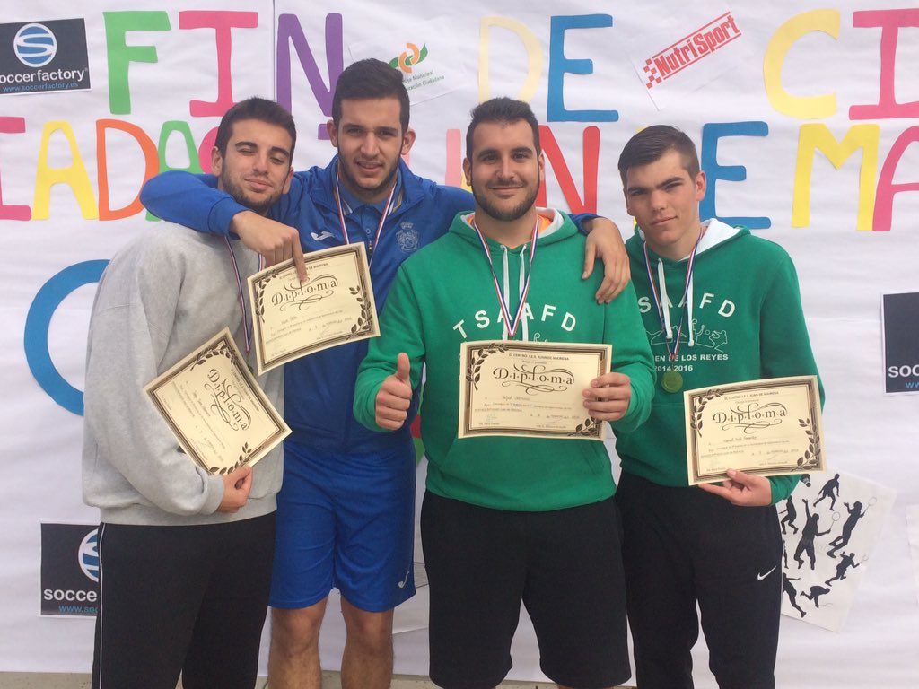 SoyerProfe's tweet photo. Nuestros triunfadores en bádminton, tenis, rugby tag y salvamento acuático. #OrgullosodemisTafad 🏆🏸🎾🏈🏊🏽 https://t.co/7NKOLqP90Y