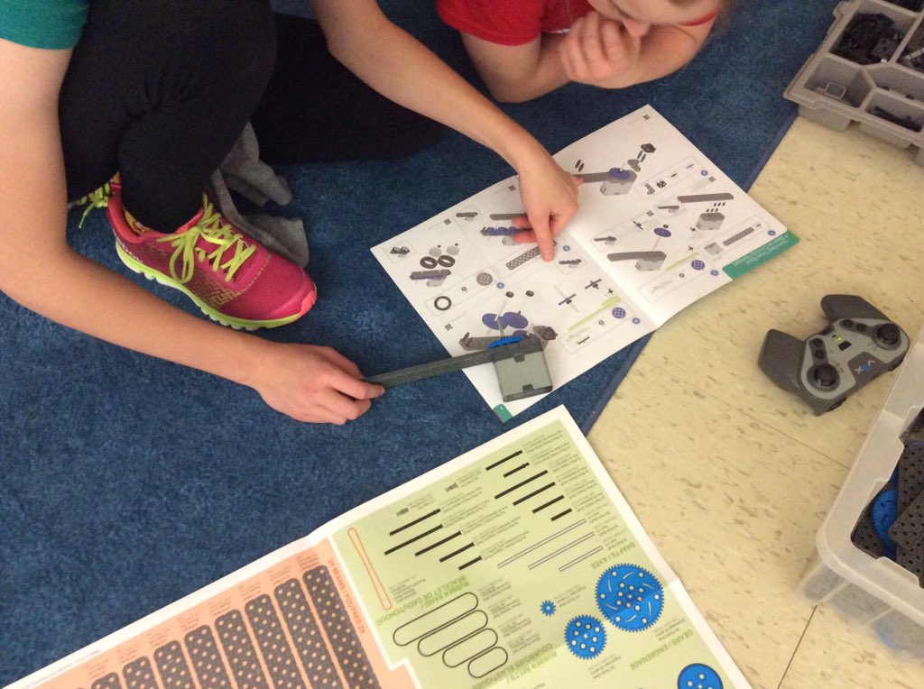 aleeshagray1's tweet photo. The robots are coming to life at @BrookeCentral @v_mcmurphy https://t.co/XdCGJXzrMq