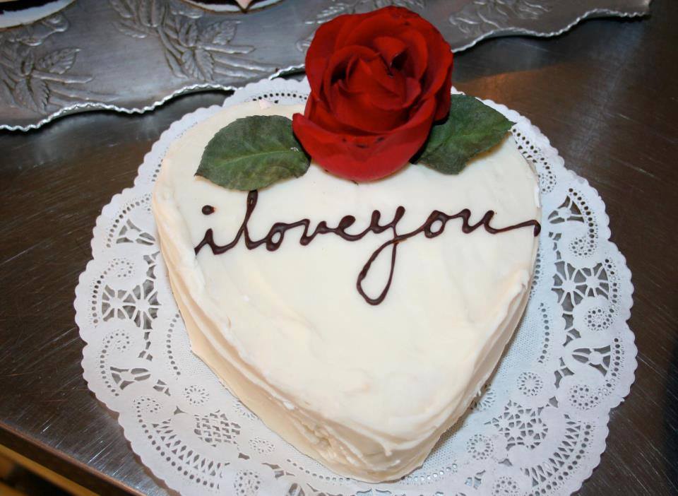 WhistleStopBake's tweet photo. There's still time to order Lolly's signature Valentine's Day Cakes w/ fresh roses &amp; handmade cookies (203) 544-8139 https://t.co/8PPJ2Jkuvq
