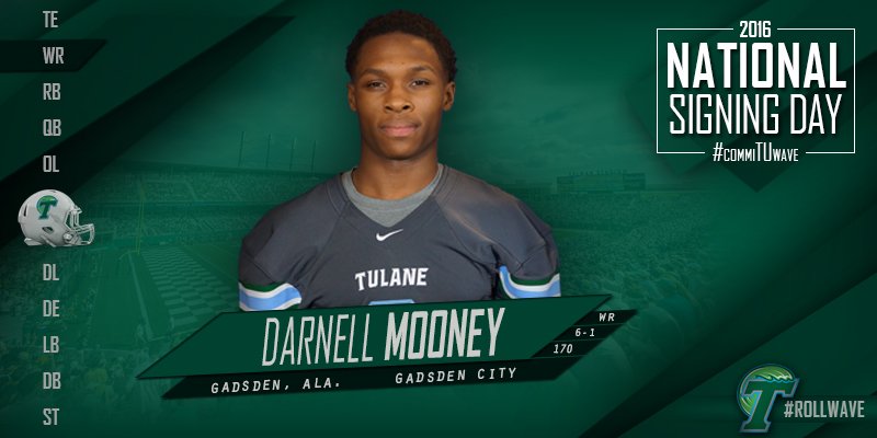 GreenWaveFB's tweet photo. Darnell Mooney, a WR from Gadsden, Ala. is now official! #Tulane #CommiTUwave https://t.co/05QdEAAXp9 https://t.co/PnL0JbSRRj