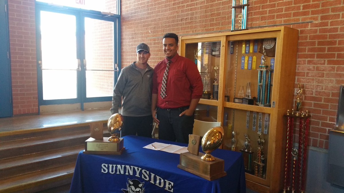 HSTucson's tweet photo. Sunnyside's Izell Green and head coach Glen Posey after signing his LOI. https://t.co/J3wRz9ZjEx