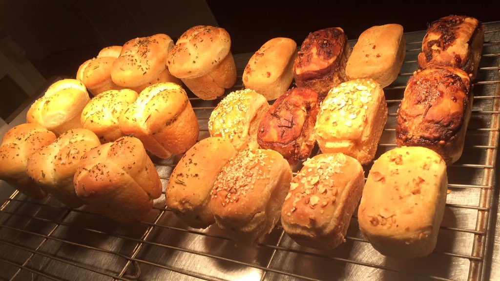 SkyeChefMonty's tweet photo. Fresh bread out the oven @UllinishLodge #rosemary #granary #lemonbalsamic #hazelnut #mixedseed https://t.co/BuZfmPWJih