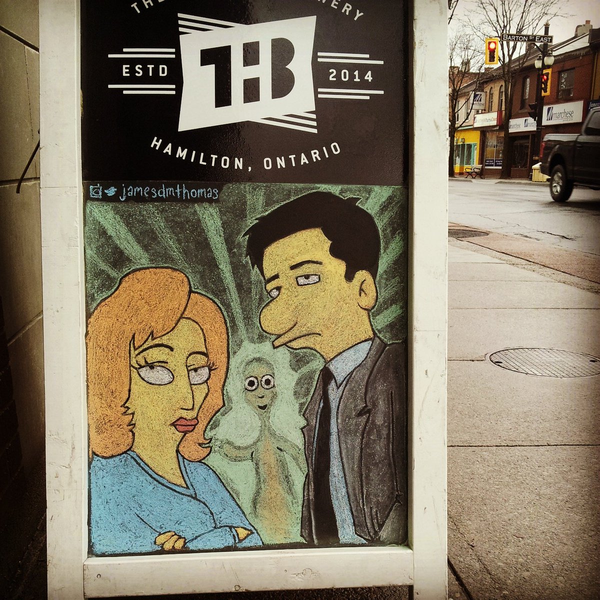 jamesdmthomas's tweet photo. I bring you love... Welcome back #Mulder and #Scully ! #XFiles #Simpsons #chalkoff #HamOnt https://t.co/xCwBzditxe