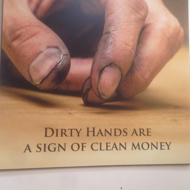 الأيادي المتسخة دليل على المال النظيف 🌹