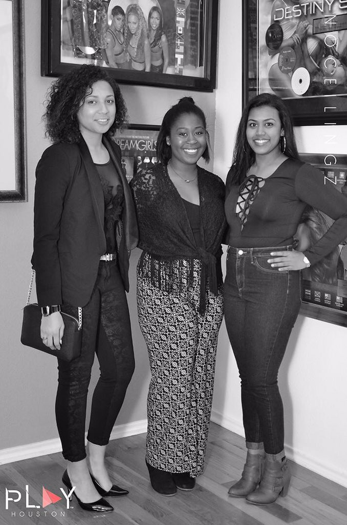 michelley_1205's tweet photo. Shouts out to the Friday night move #PlayHouston https://t.co/p8qDtLWExJ
