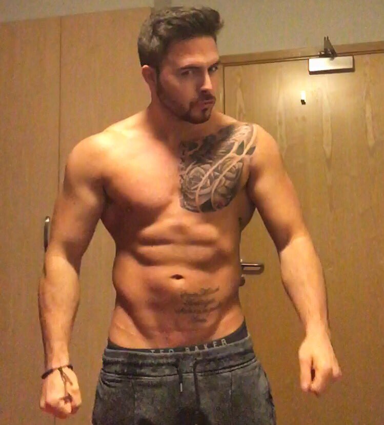 dooner_z's tweet photo. @WomensEyeCandy1 @miamiprofitness @PureEliteComp @WhizzKidCasting @takemeoutuk https://t.co/V8MecZxthA