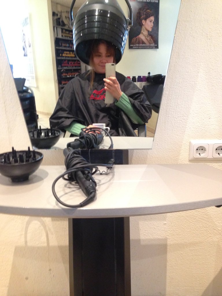 Nikole999's tweet photo. #beautyday #girlsandboys #whynot?! #hairandnails https://t.co/BAMS9XarqF