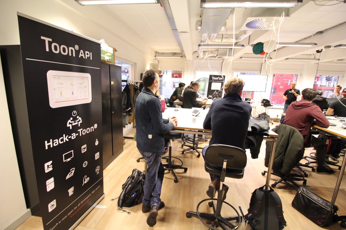 tomvanarman's tweet photo. Brand new solutions for #Toon today. Thank students @hsrotterdam! #Cminetwork #hackatoon @QubyEnergy @EnecoNieuws, https://t.co/nPZar4FmvE