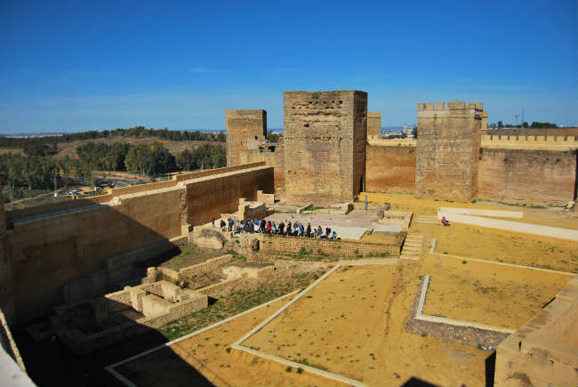 SevillaActual's tweet photo. El Castillo de #AlcaládeGuadaíra se une a las nuevas tecnologías https://t.co/JZ6p1eNleo https://t.co/jTz5W10kj5