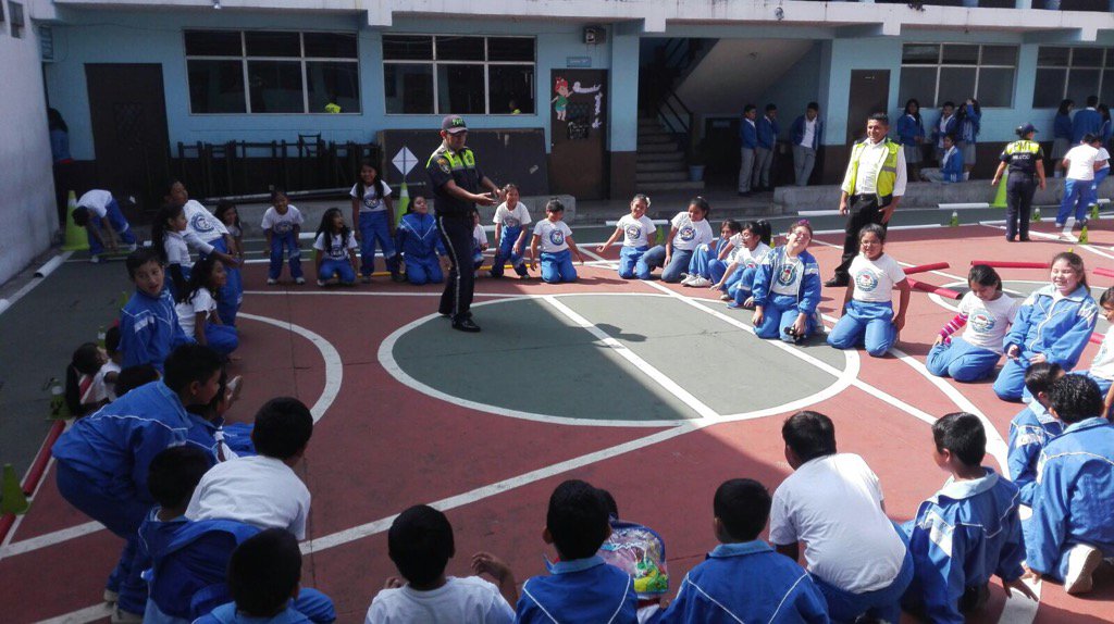 Charla a niños en escuela el Hogar zona 1 de Mixco. #EducacionVialMixco