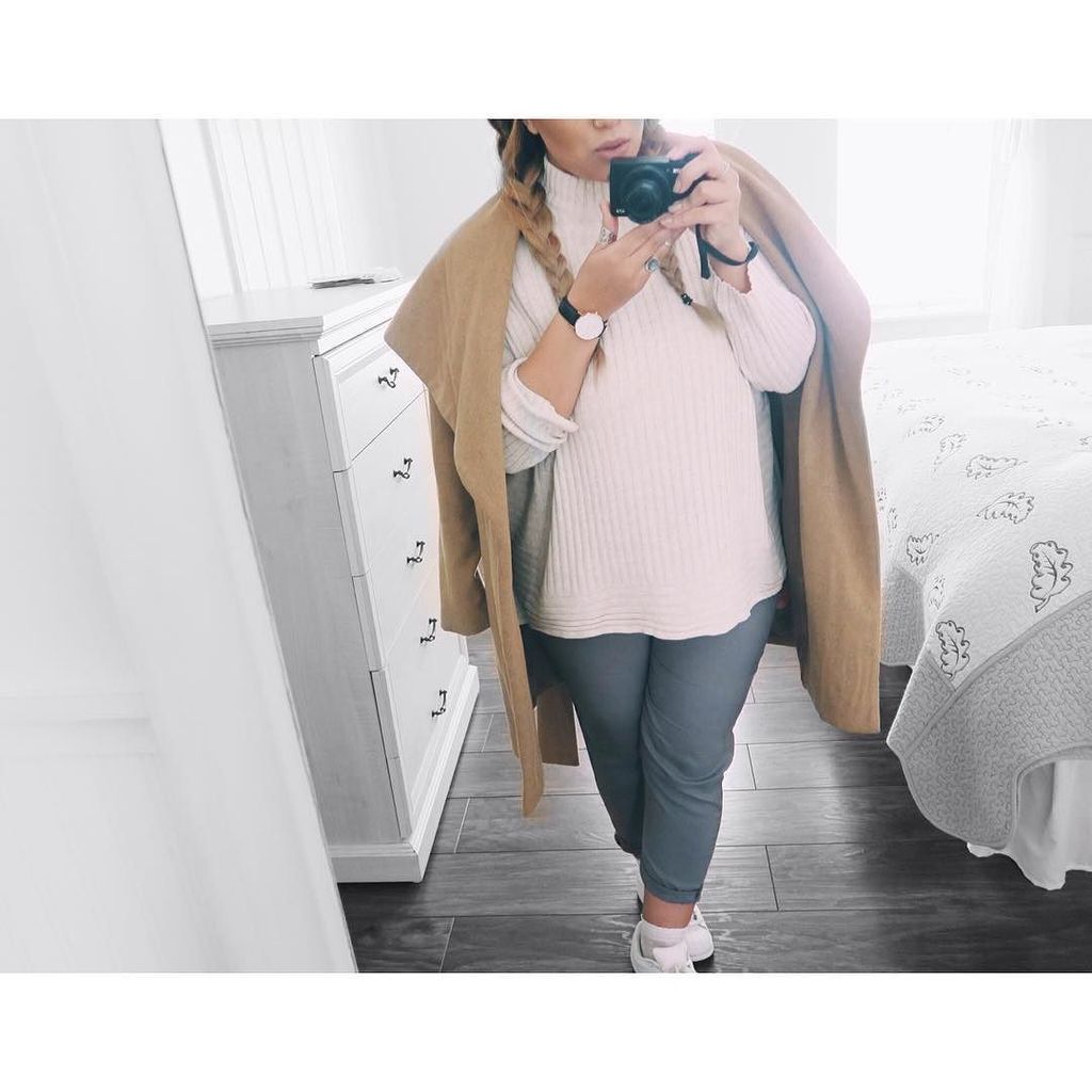 sophiachurchi11's tweet photo. • #OOTD • 👟 #thenovemberissue #fblogger #bblogger #lifestyleblogger #fashion #fashiongram … https://t.co/XE8Nj2AFB0 https://t.co/S56JgdSCNK