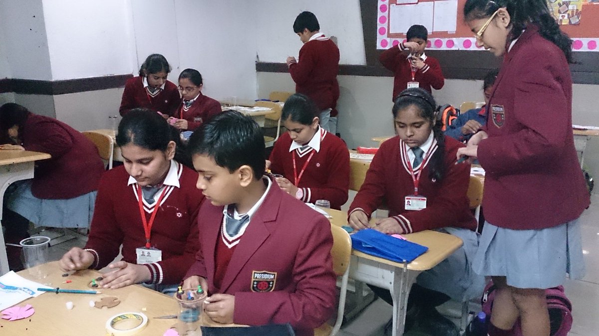 zenalias25's tweet photo. Gratifying! Engrossed classroom blissfully unaware of the shutterbugs!#digitalliteracy #bccoreskill @supritichauhan https://t.co/IVzcAhCo1z