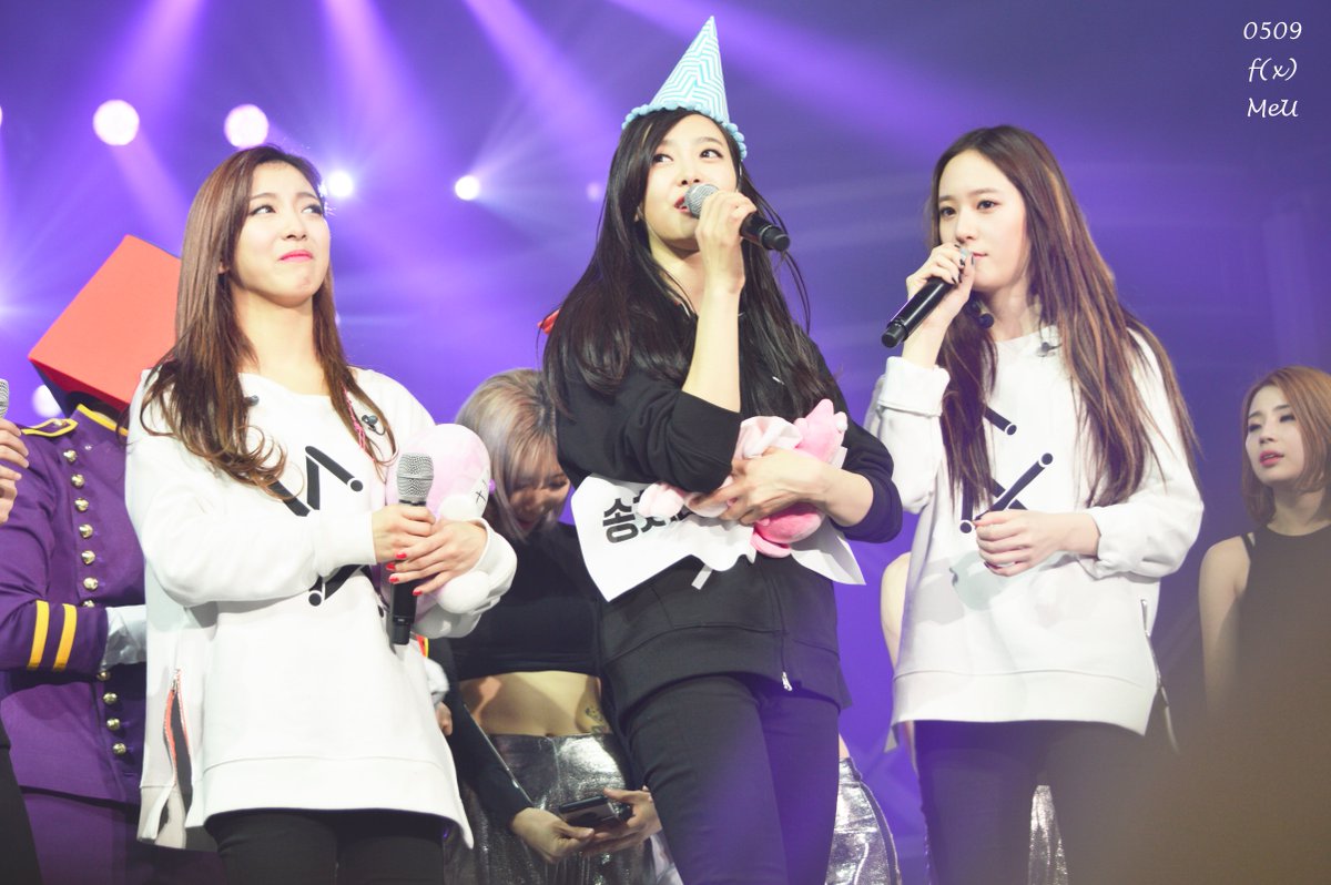 hkg_fx's tweet photo. 160131 f(x) concert #fx #fxconcert #fxdimension4 https://t.co/OaBl7nFicZ