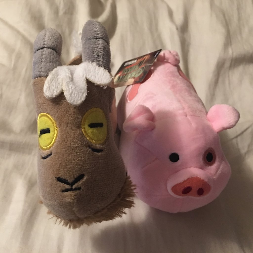 TheMysteryofGF's tweet image. A pig and a goat showing the world that a pig and a goat can be family