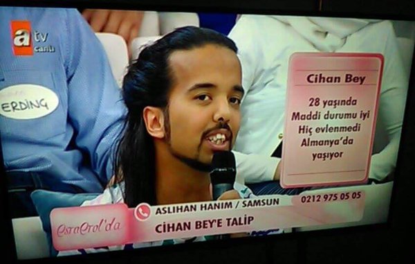 _KomutanLogar's tweet photo. Yıllarca Ronaldinho, Türkiye'de 3 büyüklerden hangi takıma gelecek diye bekledik adam Esra Erol'a transfer olmuş https://t.co/dA4JDisP4u