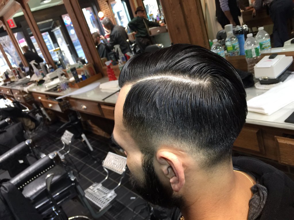 BarberNYC's tweet photo. #MenStyleCuts Have your man looking great for #ValentinesDay by Alex @BarberNYC Book Today @MadeManBarber_ https://t.co/F5HTn5ruQE
