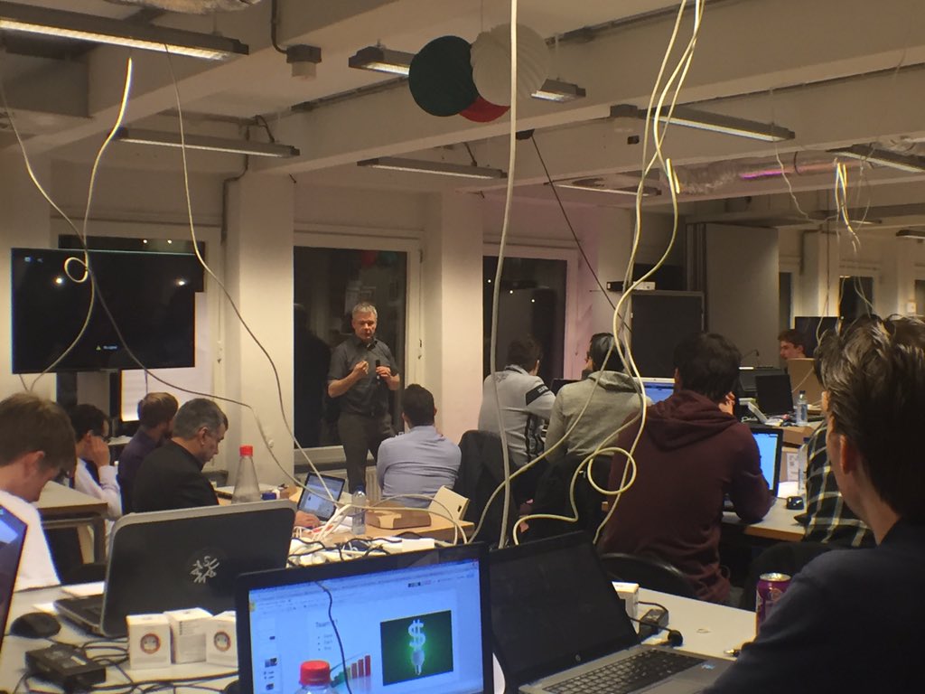 iamOlisto's tweet photo. Founder @ArjenNoorbergen did a short talk about Triggi at the #hackatoon during the pizzabreak! https://t.co/2hd3G7iVvE