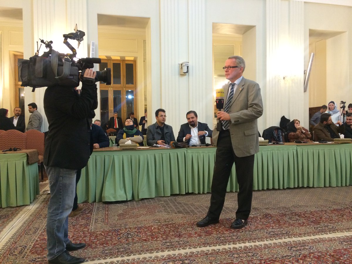golnarM's tweet photo. Steinmeier brought a lot of journalists to the Foreign Ministry last night. #piecestocamera https://t.co/HnYpHY0D9a
