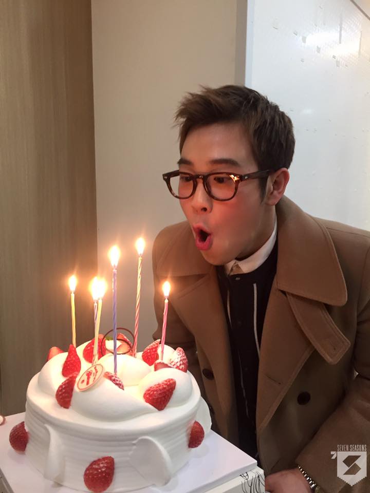 BlockB_eating's tweet photo. P.O and his b-day cake 🎂🎉 https://t.co/5dMqvevVDm
