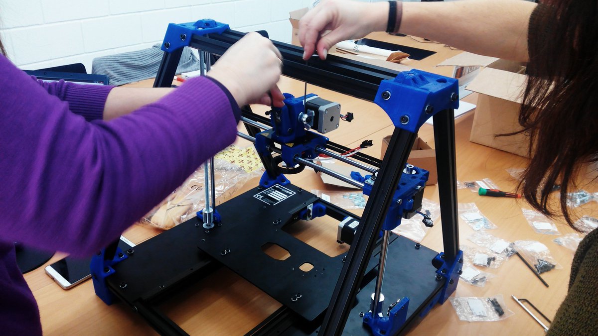Brinka3D's tweet photo. Curso de Ensamblaxe de Impresora 3D no @CAFIgalicia - Moitas grazas ás asistentes! #Impresión3D #STEAM #Galicia3D https://t.co/xsq8jbdCG4