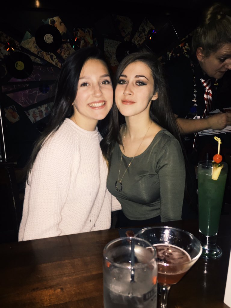 eleanorrstone's tweet photo. Not the classic #bignsmall pic but this one is qt, hope u had a good day @charlottejell https://t.co/q0jISRlUnL